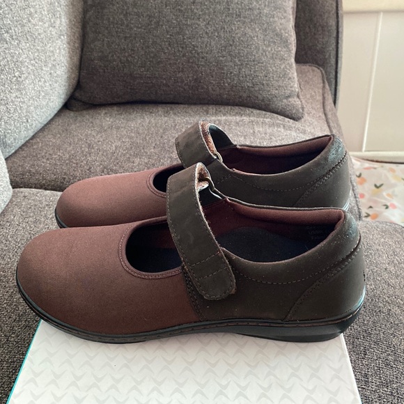 Aetrex Brown Stretch Mary Jane shoes - Picture 1 of 5